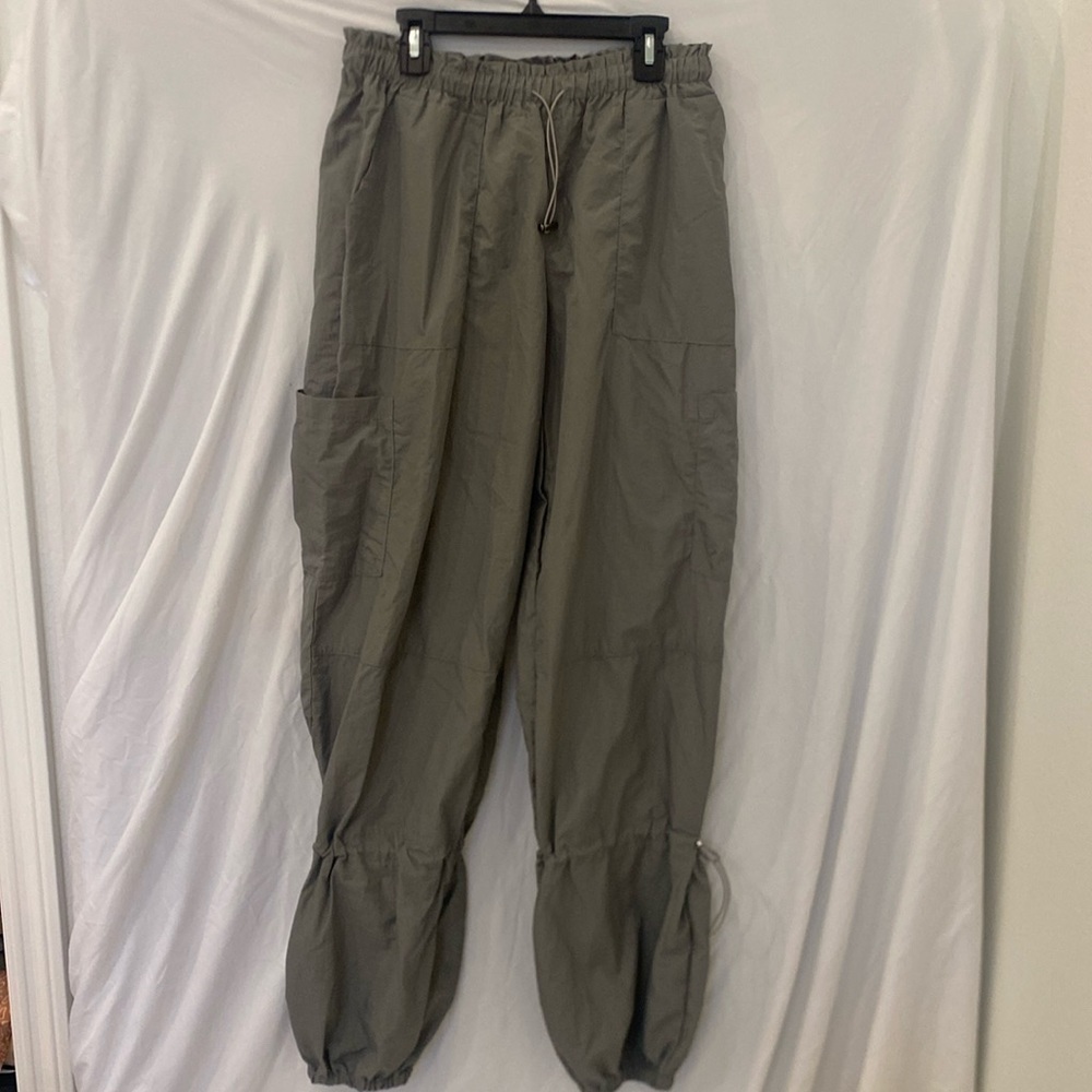 White fox cargo pants small